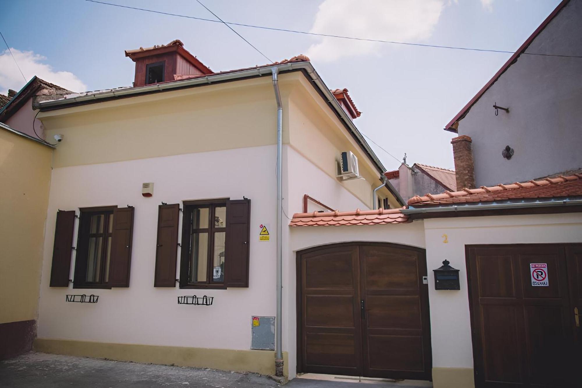 אפרטהוטל Cochet House סיביו מראה חיצוני תמונה